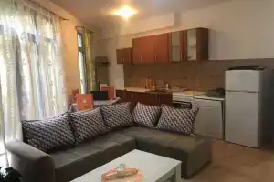 Lovely Flat With Balcony And Sea View In Becici, Бечичи