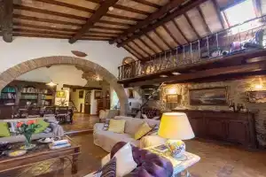 Casale Dei Pini, Капальбио