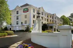 Courtyard Raleigh Crabtree Valley, Роли