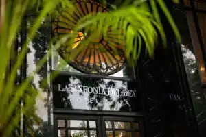 La Sinfonía del Rey Hotel & Spa, Ханой