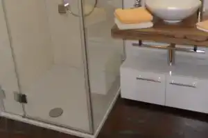 Apart Bellezza, Замнаун
