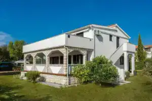 Stunning Home in Pinezici With Wifi and 3 Bedrooms, Pinezići