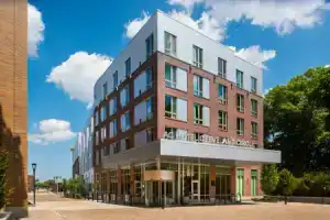 AC Hotel by Marriott Boston Cleveland Circle, Бостон