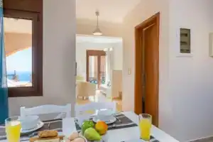 Selia Villas, Плакиас
