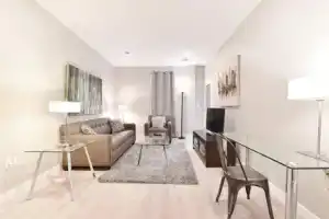 Global Luxury Suites at Longwood, Бостон