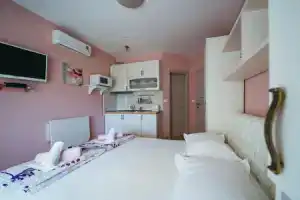 Beautiful Apartment in Promajna With Wifi, Outdoor Swimming Pool and Swimming Pool, Krvavica