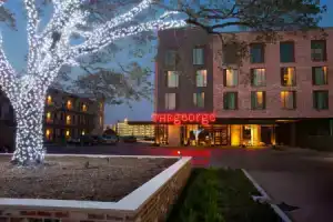 The George, by Valencia Hotel Collection, Колледж-Стейшен