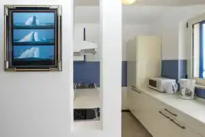 House Rosemary, Супетар