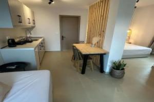 KYNTHIA seaview apartments, Маратокампос