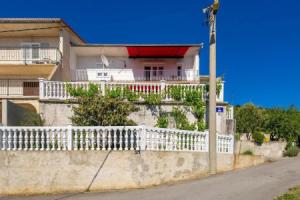Nice Apartment in Senj With 2 Bedrooms and Wifi, Сень