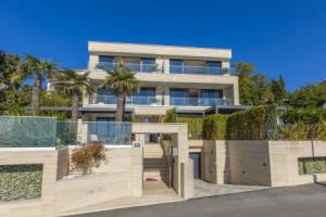VILLA FRAN - DELUXE PENTHOUSE SUITE with private pool # 5, Цриквеница