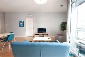 Artsy 2BR in Lincoln Park by Sonder, Чикаго
