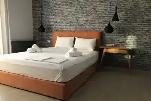 Stella in the Village Suites, Плакиас