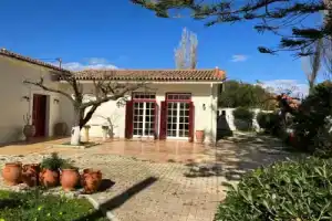 Mediterenian house with beautiful garden, Карловаси