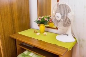 Apt Next to the Beach w Balcony and sea View, Krvavica