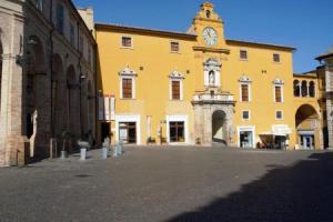 MarcheAmore - Il Passaggio Segreto, luxury loft with private courtyard, Фермо
