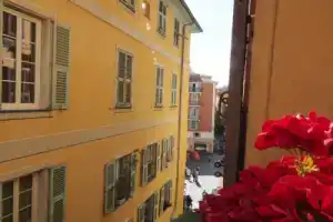 2 Bedroom Apartment Old Town Centre, Ницца
