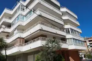 Nobassa, Салоу