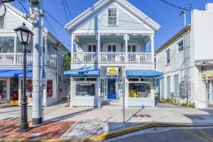 Sky Suites Retreat by Brightwild 2 Stunning Condos, Ки-Уэст