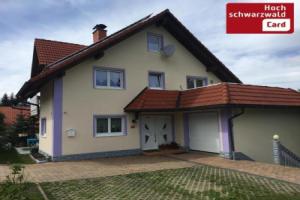 Haus Zeichner 4 Zimmer Ferienwohnung, Фельдберг