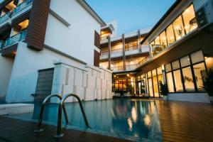 Mamaison Hotel, Бури Рам