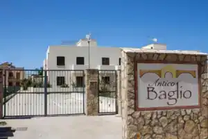 Case vacanza Cristina site in Antico Baglio e in via Abruzzi n 161, Сан-Вито-Ло-Капо