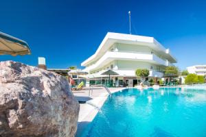 Stamos Hotel, Фалираки