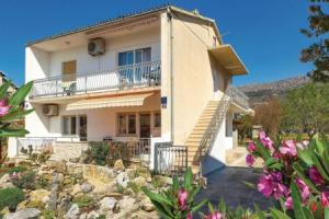 Amazing Home in Kastel Kambelovac With Wifi and 1 Bedrooms, Kaštel Kambelovac