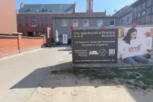 H& Einzel- und Doppelzimmer im Zentrum jedes Zimmer mit Küchenzeilen - 24h Check In Pension Heinrich, Грайфсвальд