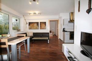 Apartment Matt See, Зее