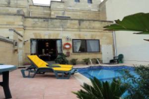 Grotto's Paradise B&B, Арб