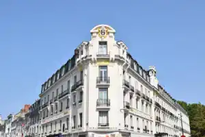 Le Grand Hotel, Тур