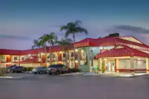 Super 8 by Wyndham Clearwater/US Hwy 19 N, Клируотер