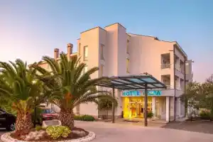 Spa & Wellness Hotel Pinia, Малинска
