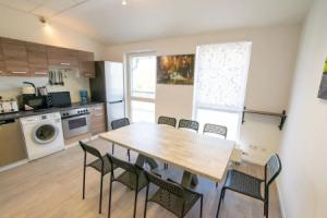 Tolstov-Hotels Airport 3 Room City Apt., Ратинген