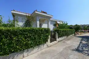 Holiday house VesnaD - 25 m from beach: Seget Vranjica, Riviera Trogir, Сегет Враница