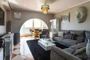 Luxury Sea View Apartment, Бенидорм
