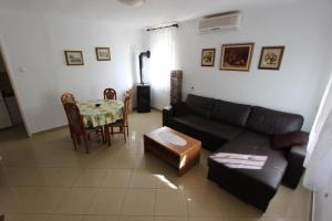 Apartments Sara, Рогозница