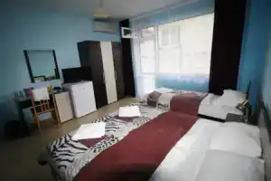 Zoya Guest House, Равда