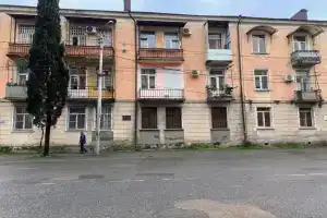 1 Kvartira Ljuks u morja, Сухум