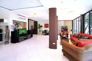 Longtail Suites, Патонг