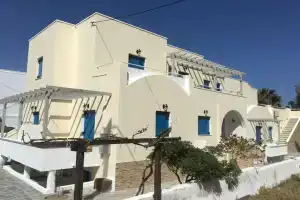 Sail Inn Studios & Apartments, Камари