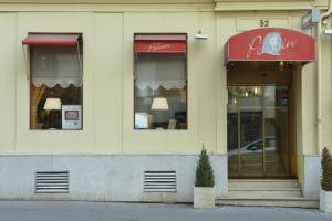 Отель «Hôtel Poussin», Париж