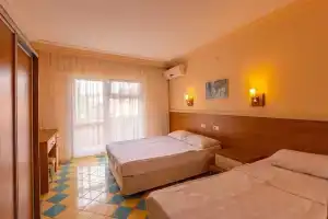 Dream Holiday Resort, Бурхание