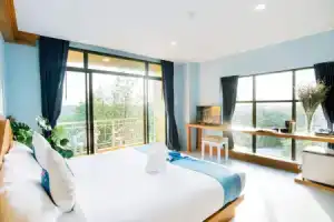 The Pineapple Hotel, Краби