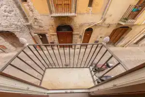 En..Suite (Adults Only), Чефалу