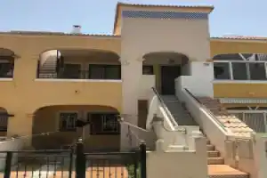 Appartement rénové avec solarium, Торревьеха