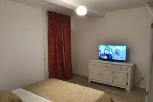 Q apartments, Betina