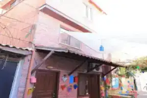 Rengarenk Pansiyon, Айвалык