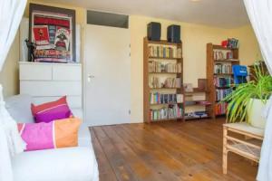 The Hague B&B, Делфт
